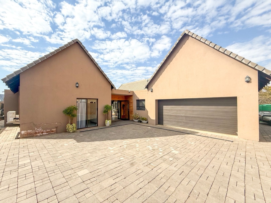 To Let 3 Bedroom Property for Rent in Kosmos North West